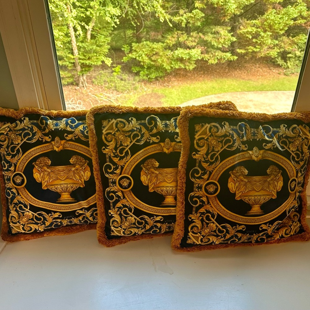 🔥Versace Barocco Reversible Pillows🔥 - Picture 3 of 4